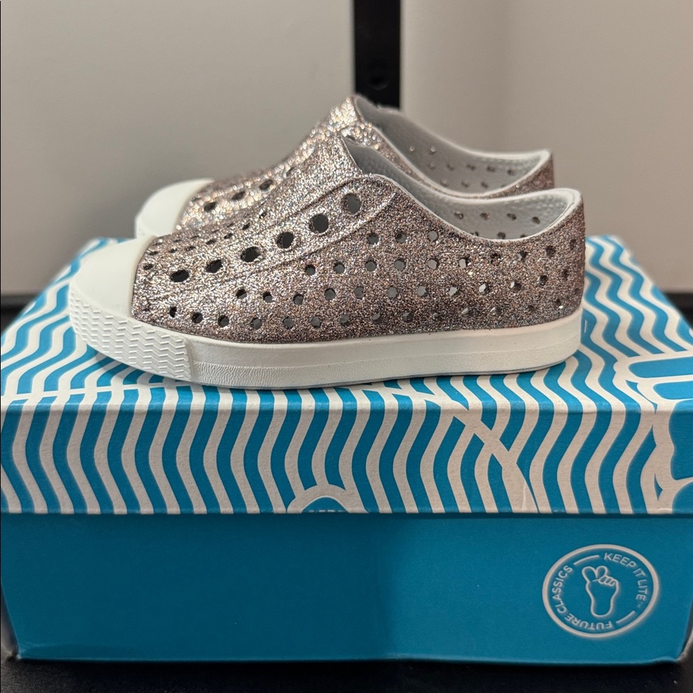 Native Jefferson Baby Toddler Sneakers Metal Bling C5 New NIB